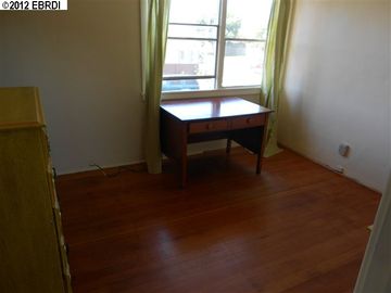 353 W Chanslor Ave, Richmond, CA, 94801 Townhouse. Photo 6 of 11
