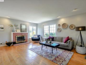 3539 Arcadian Ct, Castro Valley, CA | Lake Chabot. Photo 3 of 30