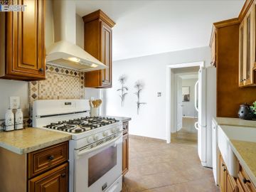 4051 Meadowview Dr, Castro Valley, CA | Marshall. Photo 6 of 28