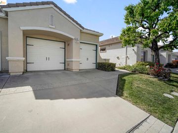 479 Summer Red Way Brentwood CA Multi-family home. Photo 2 of 28