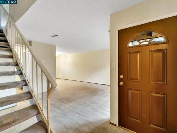 5440 Roundtree Ct #B, Concord, CA, 94521 Townhouse. Photo 3 of 25