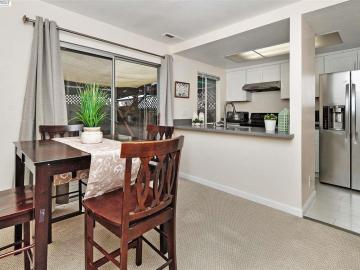 631 Foster Ct #2, Hayward, CA, 94544 Townhouse. Photo 5 of 19