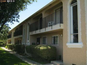 77 Meadowbrook Ave, Pittsburg, CA, 94565-5547 Townhouse. Photo 2 of 7