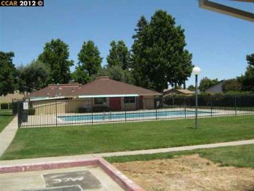 77 Meadowbrook Ave, Pittsburg, CA, 94565-5547 Townhouse. Photo 5 of 7