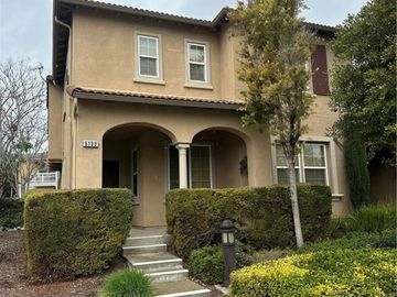 8138 W Preserve Loop, Chino, CA, 91708 Townhouse. Photo 2 of 14