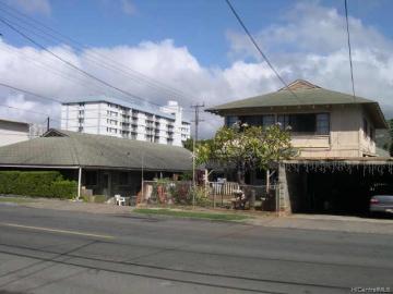 Honolulu HI Multi-family home. Photo 2 of 5